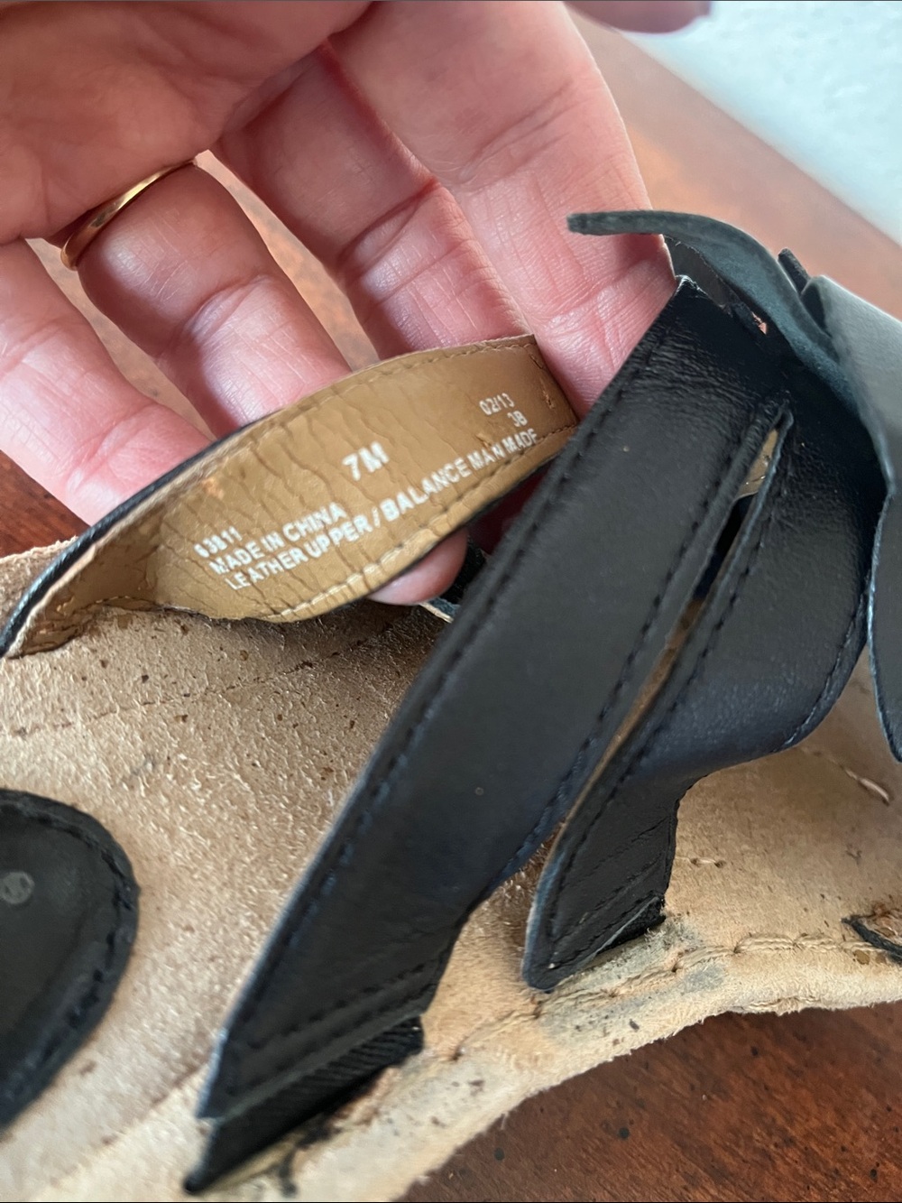 Clarks Artisan Black Leather Flower Slide Sandals Size 7 - Picture 5 of 6